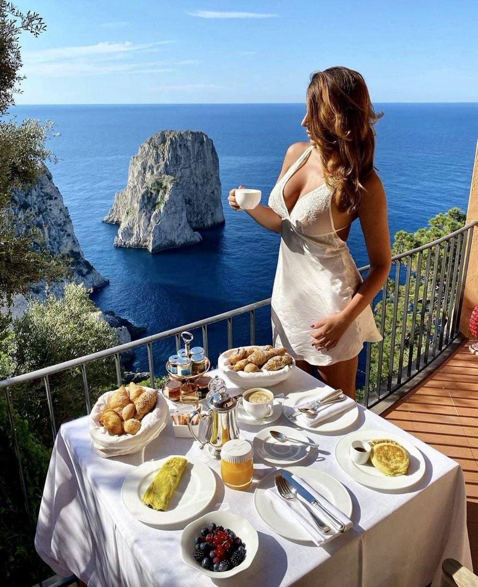 bellishofficial's tweet photo. Good morning Capri! Buongiorno Italy!!! 🇮🇹
📸 Courtesy: @verydory ✨
B
#bellish
#beautifullystylish
#thecoolstuff https://t.co/oPD2xsumEc
