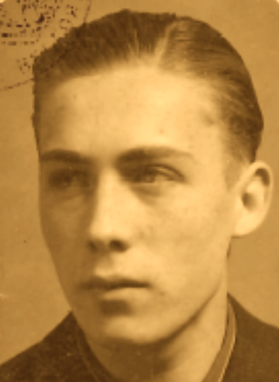 paroles_la's tweet photo. 1943. Besançon. Un mécanicien écrit : "5 heures du soir, mardi 29 juin. Bien très chers tous. Je vous écris un mot de ma prison. Je vais partir pour un grand voyage. Je ne vous verrai pas sûrement de longtemps..." Maurice Péroz est fusillé à 18 heures. Il venait d'avoir 23 ans. https://t.co/xR0CmZL0Ov