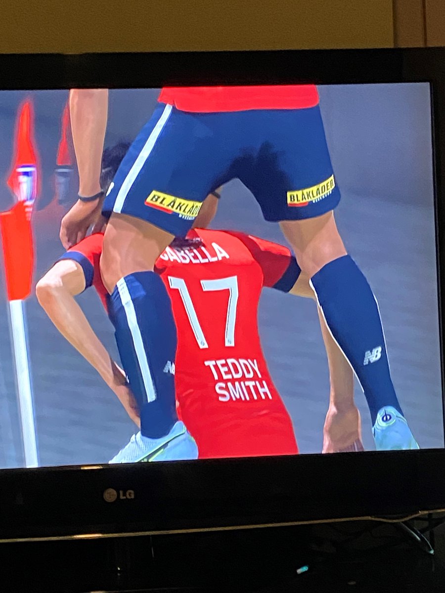 Blaklader visible sur les shorts du LOSC dans la réalité et les jeux vidéos !🔥

Qui avait remarqué notre logo sur #fifa2023 ?⚽️

>> blaklader.fr/fr/tous-les-pr…