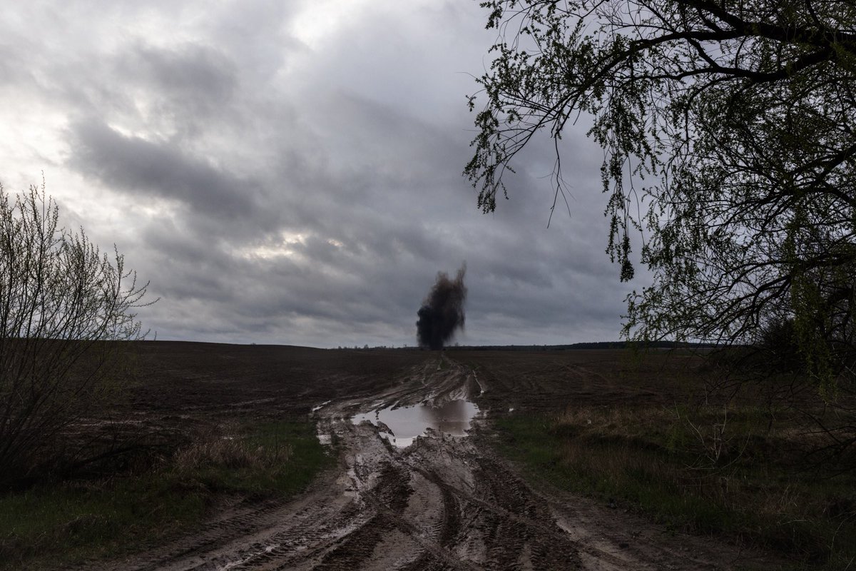 As I'm getting ready for my next trip to Ukraine, I want to share with you the news that a selection of my images from Ukraine part of the project "East of the Dnipro River" will be exhibited during the Paris Photo Week  in November and at the @headonphotofest in Sydney
#Ukraine