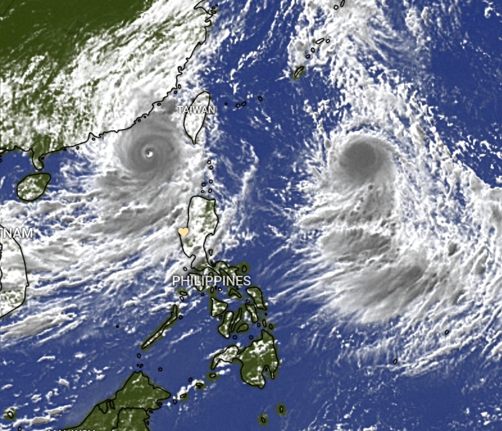 atyniguez's tweet photo. @US_Stormwatch @NOAASatellites While in the western Pacific... https://t.co/ngbPkWSuPg