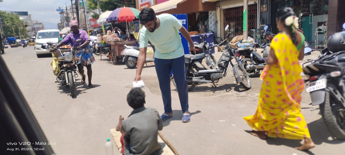 mathisuganth's tweet photo. @thisisysr அண்ணா பிறந்தநாளில் திருச்சி மாவட்ட யுவன் நற்பணி மன்றம் சார்பாகா...

#HBDYuvan https://t.co/Y8zmsChhXk