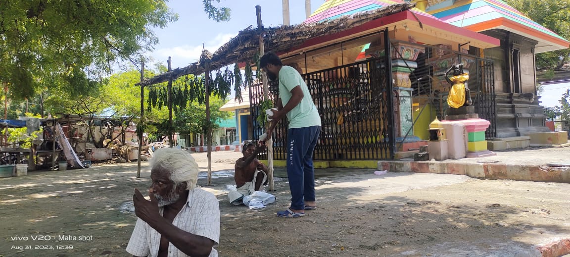 mathisuganth's tweet photo. @thisisysr அண்ணா பிறந்தநாளில் திருச்சி மாவட்ட யுவன் நற்பணி மன்றம் சார்பாகா...

#HBDYuvan https://t.co/Y8zmsChhXk