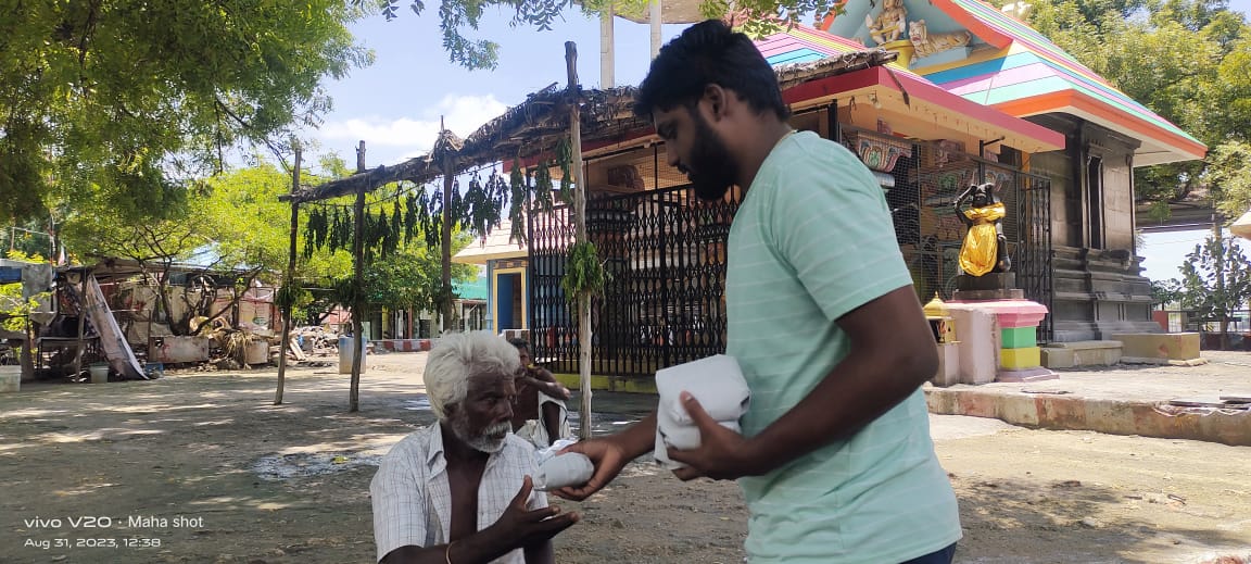 mathisuganth's tweet photo. @thisisysr அண்ணா பிறந்தநாளில் திருச்சி மாவட்ட யுவன் நற்பணி மன்றம் சார்பாகா...

#HBDYuvan https://t.co/Y8zmsChhXk