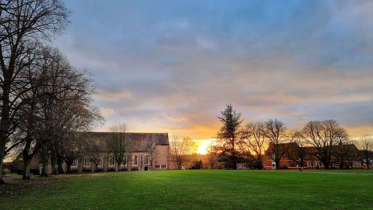 BromsSchool's tweet photo. A warm welcome to our new boarders and their families for the first day of induction.
#BromsInduction #BromsBoarding #WelcomeToBromsgrove https://t.co/ZkWnymG6Yt
