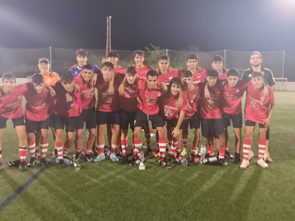 ⚽️El nostre equip juvenil CCE Sant Lluis es va enfrontar ahir capvespre al CE Mercadal en el partit de festes. 

Amb un marcador 1-2, el CE Mercadal es va emportar la victòria.

Gràcies <a href="/CeMercadal/">CE Mercadal</a> per acceptar la nostra invitació!