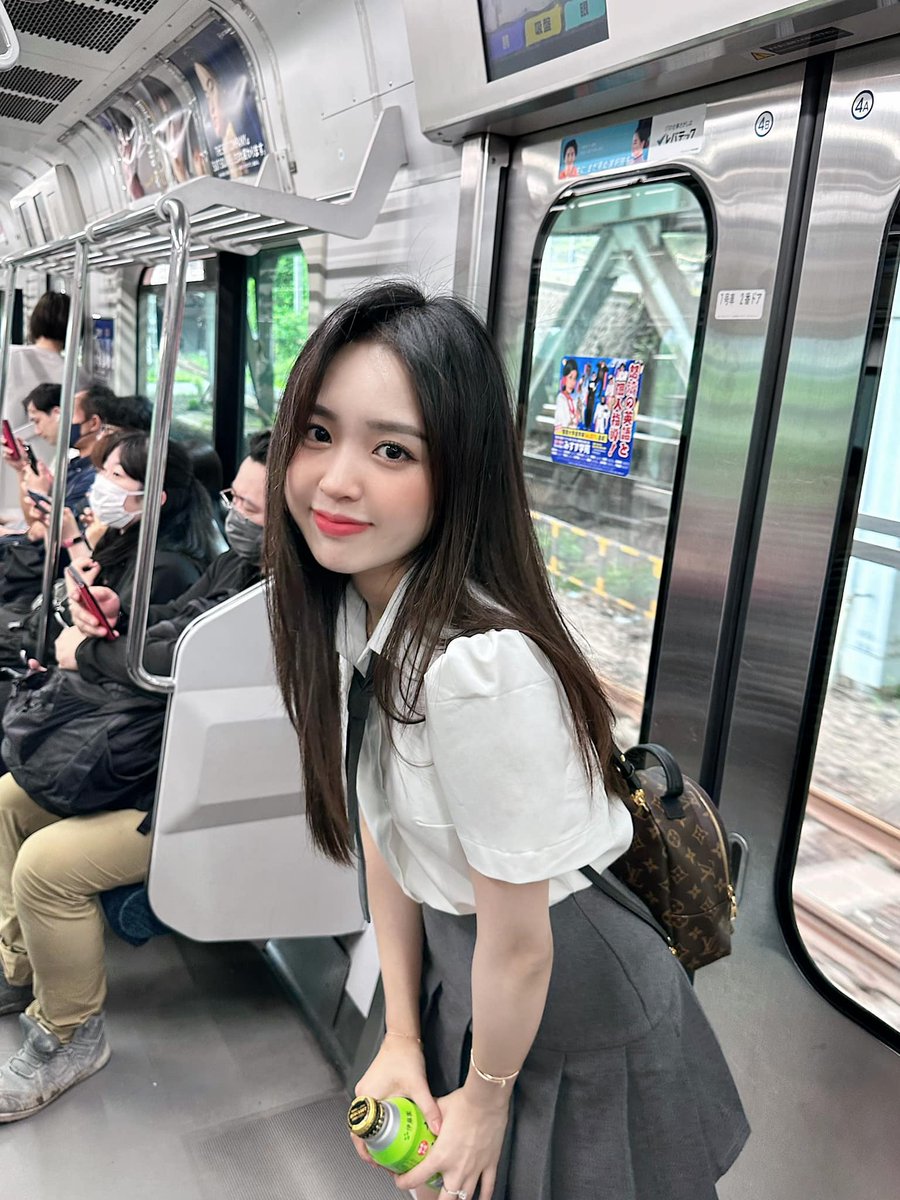 liamle97's tweet photo. Quen biết gì tui mà bảo tui dễ thương tốt bụng zạ ! https://t.co/MM5CbaxJAM