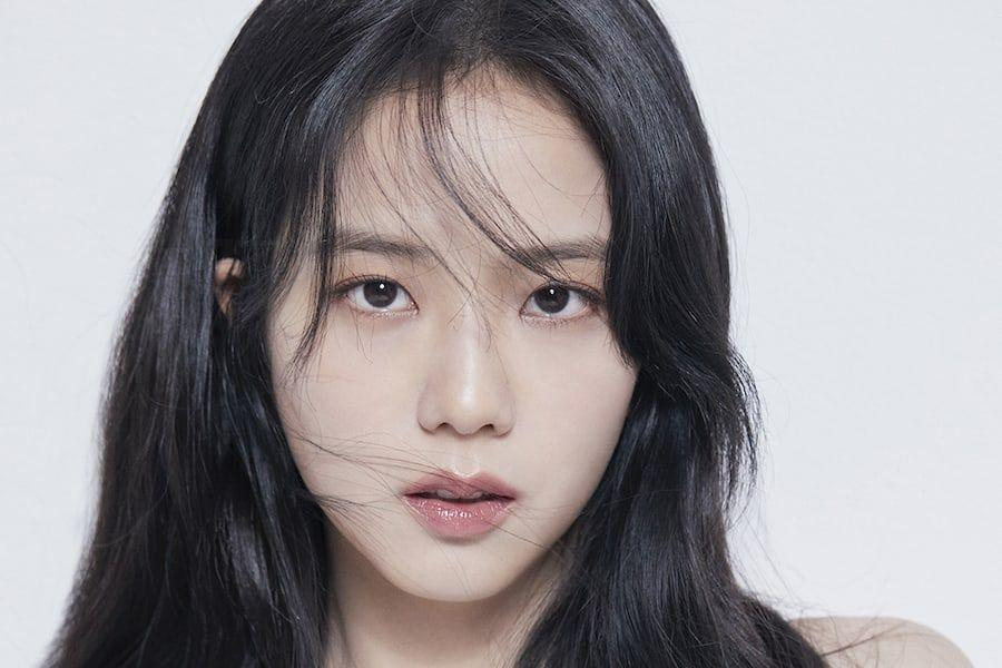 NEWSJISOO's tweet photo. ‘Influenza’ is an unexpected comedy by Parasite’s writer Han JinWon and based on the novel of the same name by author Han Sangwoon.

JISOO plays Youngjoo, a newbie in society who is struggling because Jaeyoon (Park Jungmin's character) doesn’t understand her feelings and asked her to breakup. She goes out to meet her boyfriend, sees a zombie raging and gradually changes into a strong one in the fight for survival.

ACTRESS JISOO COMEBACK