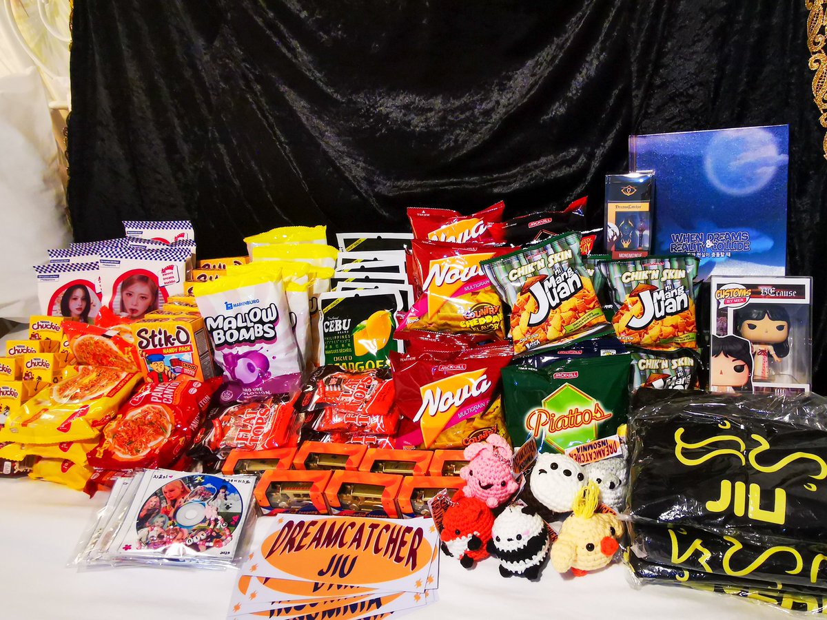 DCPH_Official's tweet photo. [‼️] FAN GIFTS UPDATE

Thanks to the generous donations from our fellow Filipino InSomnias, each member has now received their special gifts. We extend our heartfelt gratitude to every individual who contributed to making this endeavor a reality.

Our team curated a unique snack package that showcases classic Pinoy sweets. Additionally, we designed a DIY box, drawing inspiration from Mongmongie's outbox.

A special shout-out goes to Aleeyah for her thoughtful gift of personalized phone straps for the girls. We also express our appreciation to Meryl for her incredible creativity in presenting a custom Funko Pop! figure to our beloved leader JiU.

All of these items, including the assortment of snacks, miniature jeepneys, jeepney signboards, the fan book compiling fan letters and artworks, charming crocheted animal plushies, and T-shirts featuring the members' names in Baybayin (Filipino hieroglyphs), are the tangible results of the dedicated efforts of Filipino InSomnias. Your unwavering support throughout our fan projects has made this possible. Thank you, InSomnias! We look forward to the possibility of repeating this gesture for Dreamcatcher in the future.

#DreamcatcherInMNL #UNDERTHEMOONLIGHTinMNL 
#Dreamcatcher #드림캐쳐