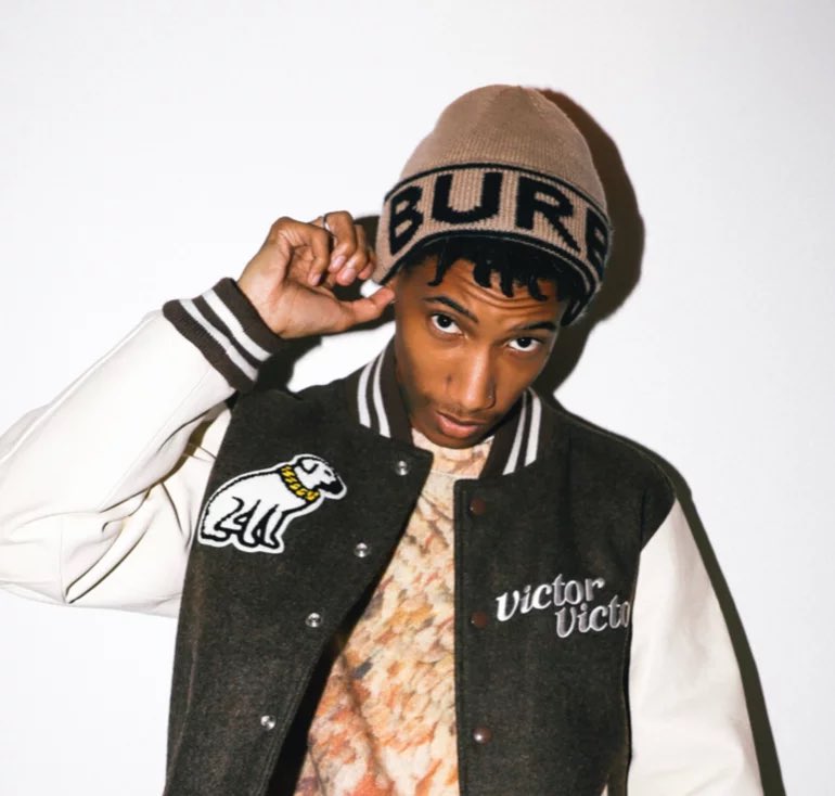 therealugs's tweet image. A fan called out Autumn for not speaking on the recent political situation in Hawaii and Autumn responded with “That’s what J. Cole for” 👀