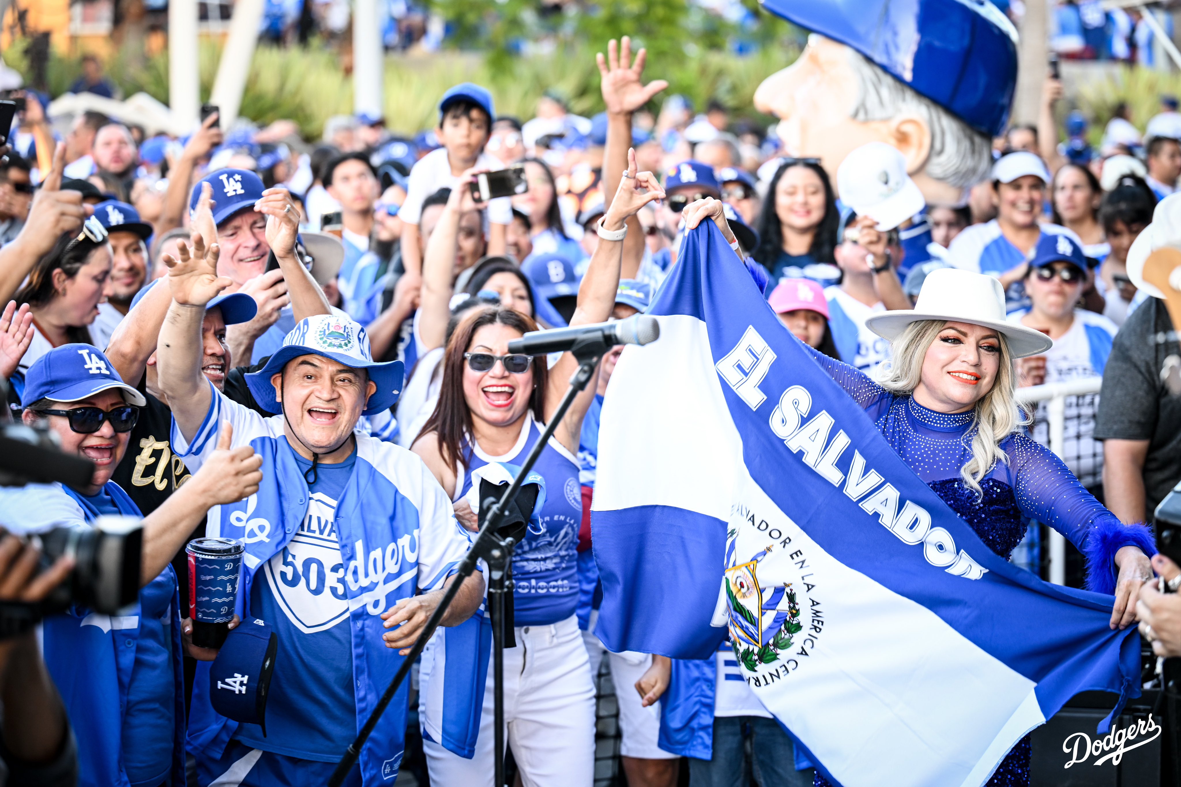 Los Angeles Dodgers on X: It's Salvadoran Heritage Night at