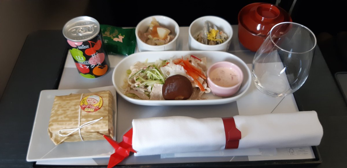 Embraer170Love's tweet photo. 今日も美味しゅう😋ございました
んが
味噌汁にやられた😭
なすび🍆野郎がいやがった
#JALfirstClass https://t.co/L0oaB53ye7