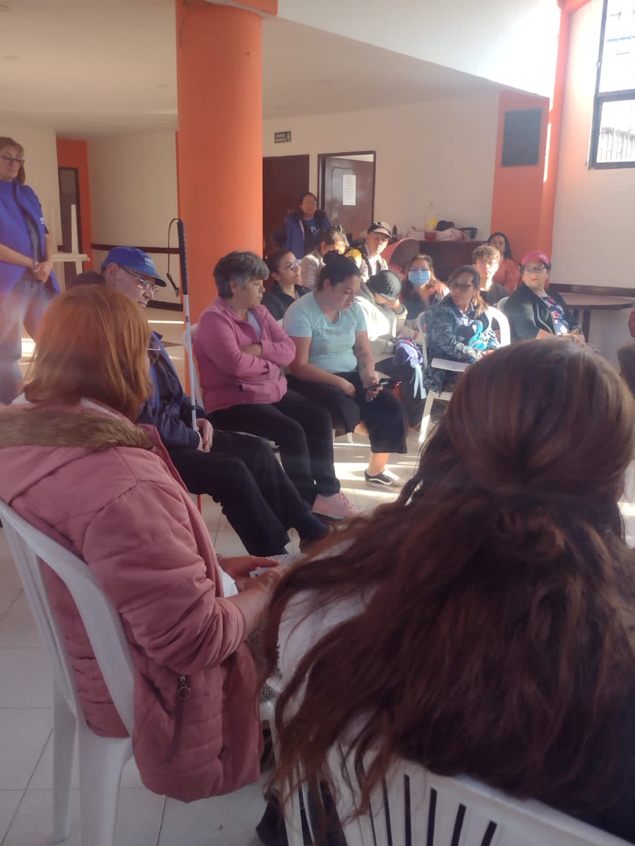 EmilseMnera's tweet photo. En compañía de nuestro candidato Samir Bedoya Piraquive, en la localidad #Aurora1, hablando con nuestros vecinos  y escuchando sus problemáticas , Partido Politico MIRA. #todosunid2porbogota😃😃 https://t.co/5vXM4di4aq