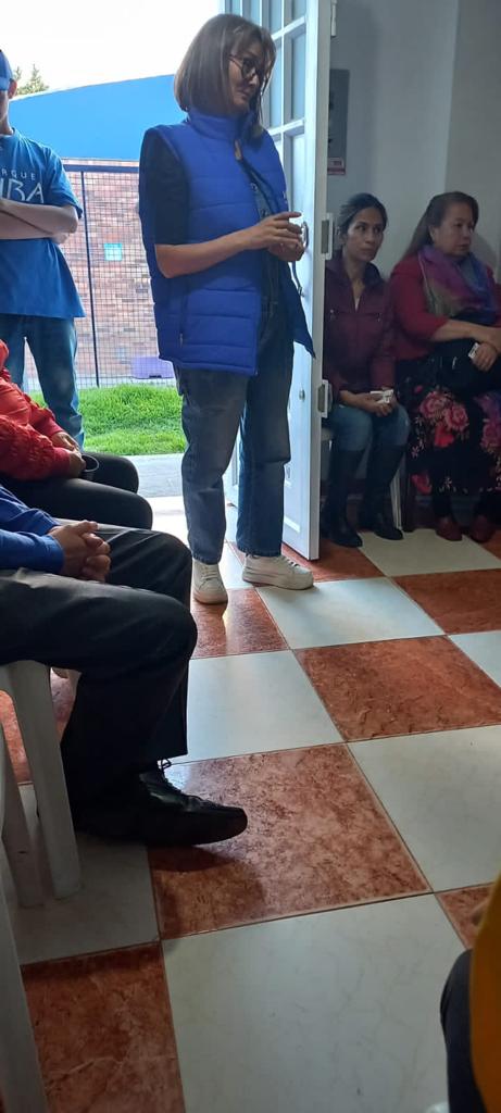 EmilseMnera's tweet photo. Y también estuvimos en la localidad de Sauces Miravalle, compartiendo con las personas de esta localidad, dándoles a conocer sobre del Proyecto de Ley del Partido Político MIRA, que premiará la labor de miles de dignatarios en toda Colombia. #Todosunid2porUsme. https://t.co/SoWPyIqETv