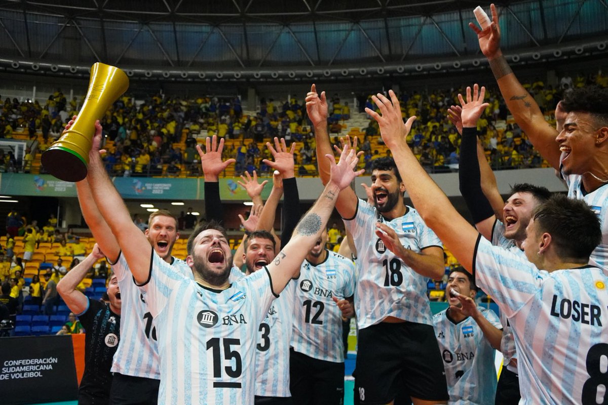 Voley_FeVA's tweet photo. Una noche que vamos a recordar para toda la vida🇦🇷🏆

Por primera vez desde 1964 somos Campeones Sudamericanos y ante el local🥇🙌

#VamosArgentina🇦🇷 https://t.co/Y9mC1SYA91