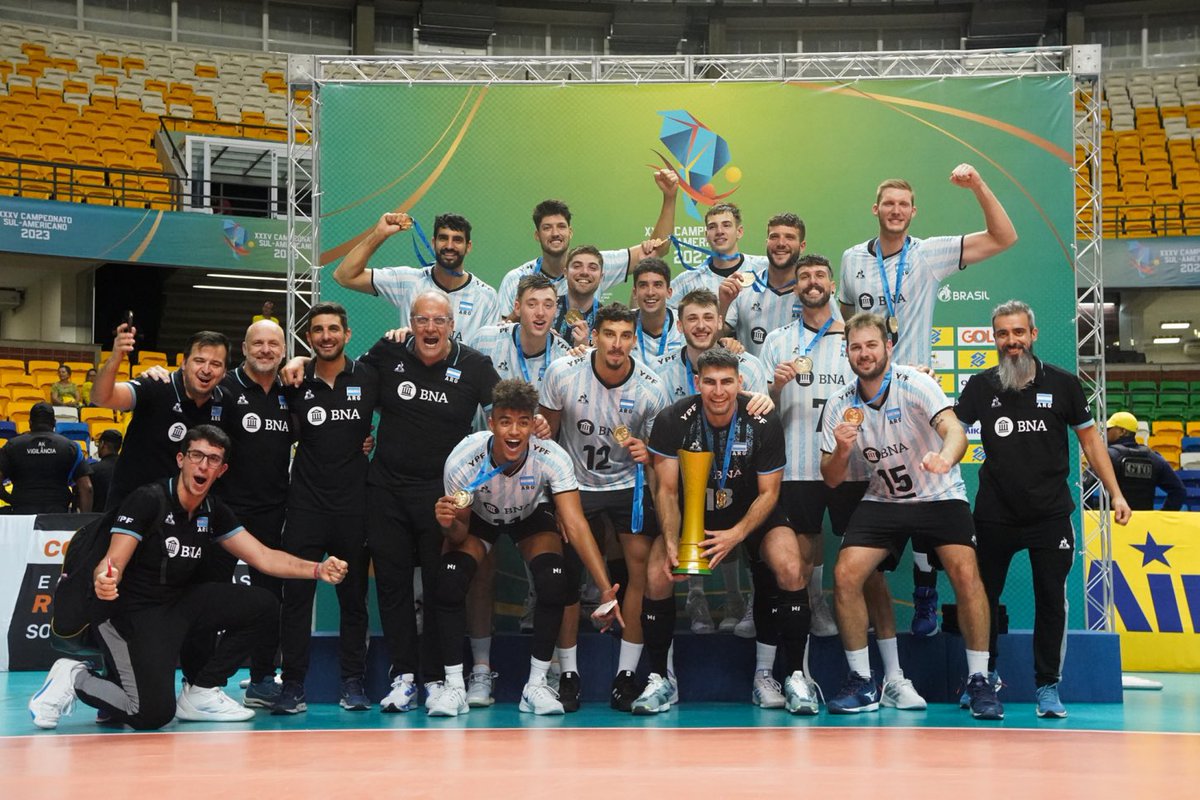 Una noche que vamos a recordar para toda la vida🇦🇷🏆

Por primera vez desde 1964 somos Campeones Sudamericanos y ante el local🥇🙌

#VamosArgentina🇦🇷