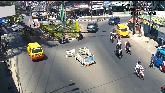 dishub_jabar's tweet photo. 10:20 | Pantauan arus lalin terkini di ruas jalan simpang #Lembang #KBB #LalinJabar #infolalin #infoll #DishubJabar #JujurBerkendara #JujurDiJalan #jagajarak #pakaimasker #cucitangan https://t.co/EYf3g7MvlZ