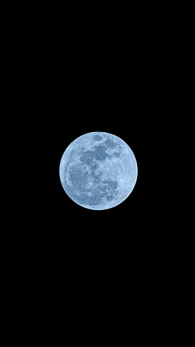 lafa11a's tweet photo. la luna azul de esta noche es tuya, te la dedico <3 https://t.co/Cqq73K0kzD