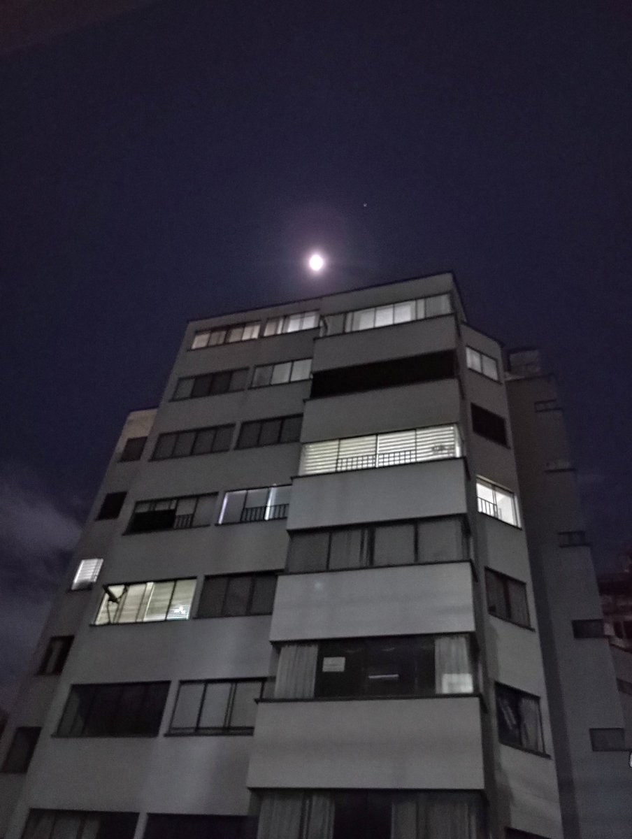 laurampico's tweet photo. A  dos  lunas  de septiembre! #LunaAzul #30deAGOde2023 https://t.co/YgojExh5f3