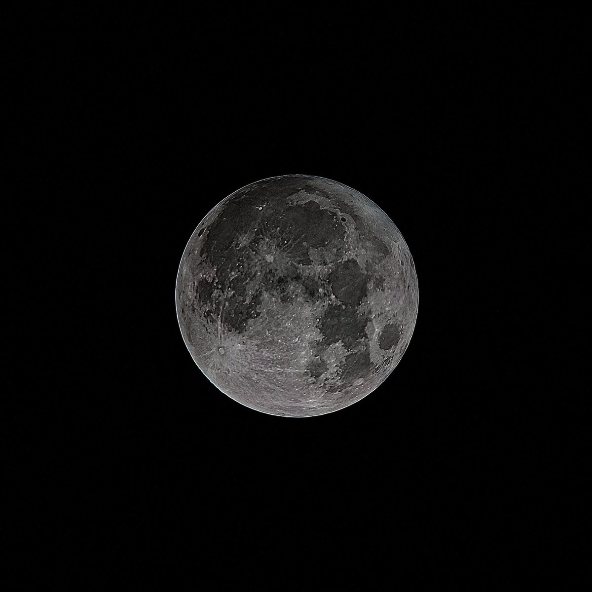_LACOSTE_0's tweet photo. Super Lua azul//super blue moon
 ananideua,Brazil 
#astronomy #Astrophotography #BlueMoon #supermoon #Moon #Space #SuperBlueMoon #superlua #superluaazul #espaço #astrofotografia https://t.co/lDQr30fCzY