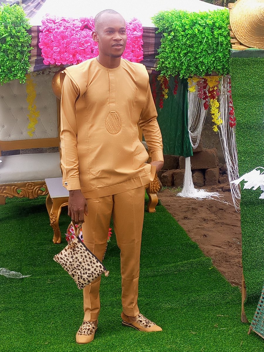 Mr_Clets's tweet photo. Odogwu is traditionally certified.

Congratulations are in order

Shoe by Clets
Odogwu purse by Clets https://t.co/AhGMsrRevy
