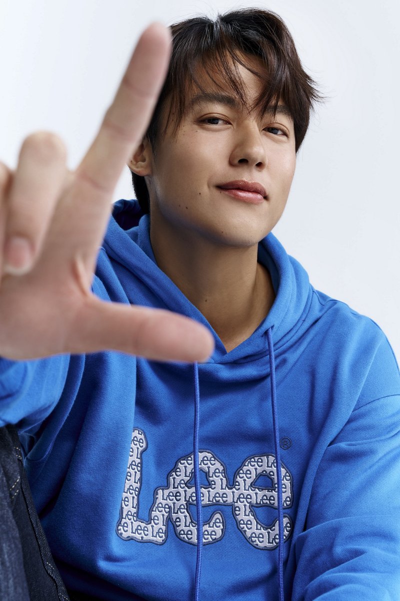 fabmagazineth's tweet photo. #หมากปริญ เท่อย่างมีสไตล์ ขึ้นแท่นแบรนด์แอมบาสเดอร์ #leejeansth เปิดตัวคอลเลกชันใหม่ #LeeIconic และ #LeeBear สายแฟชั่นตัวจริง ยืนหนึ่งความเป็นยีนส์ #eprsvp #mark_prin #LeexMarkPrin #ยีนส์Leeดีในแบบคุณ #Leejeansth #LeeStandTall #polypluspr #epmagazine https://t.co/2UNA3jU6qg