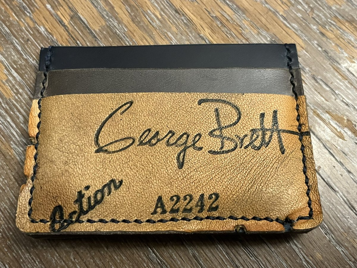 IT_guy8706's tweet photo. @SRoe86 Seriously guys, check out the amazing work that @SRoe86 does! The coloring of the leather is awesome, the details are definitely brought out, and the great little extras like the stickers and bag it came in!! Check out her great work!! #CustomWallets https://t.co/dblEHFi3xa