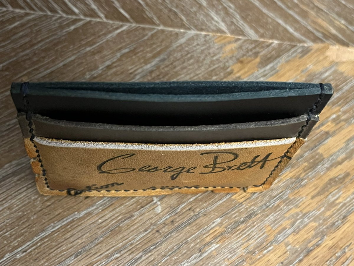 IT_guy8706's tweet photo. @SRoe86 Seriously guys, check out the amazing work that @SRoe86 does! The coloring of the leather is awesome, the details are definitely brought out, and the great little extras like the stickers and bag it came in!! Check out her great work!! #CustomWallets https://t.co/dblEHFi3xa