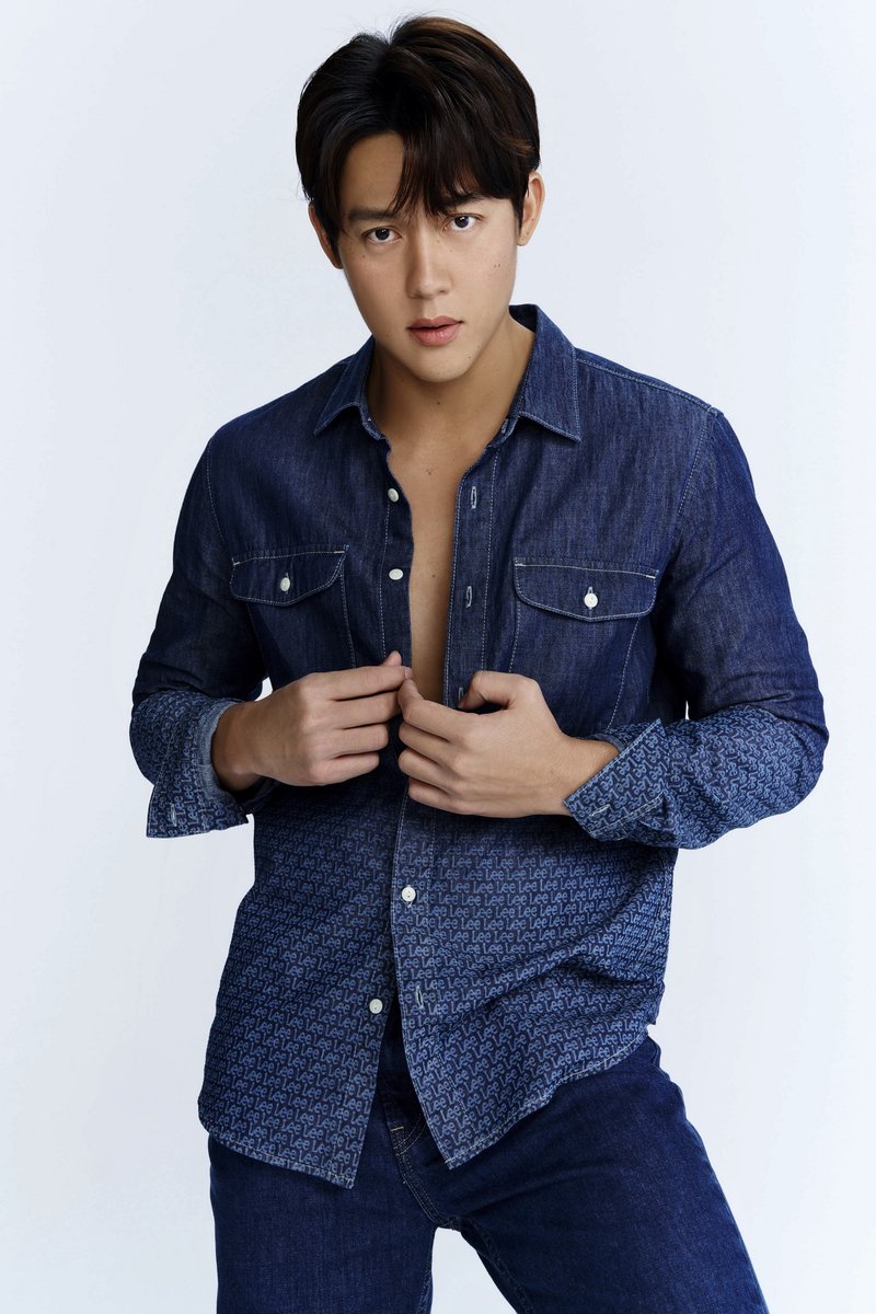 fabmagazineth's tweet photo. #หมากปริญ เท่อย่างมีสไตล์ ขึ้นแท่นแบรนด์แอมบาสเดอร์ #leejeansth เปิดตัวคอลเลกชันใหม่ #LeeIconic และ #LeeBear สายแฟชั่นตัวจริง ยืนหนึ่งความเป็นยีนส์ #eprsvp #mark_prin #LeexMarkPrin #ยีนส์Leeดีในแบบคุณ #Leejeansth #LeeStandTall #polypluspr #epmagazine https://t.co/2UNA3jU6qg