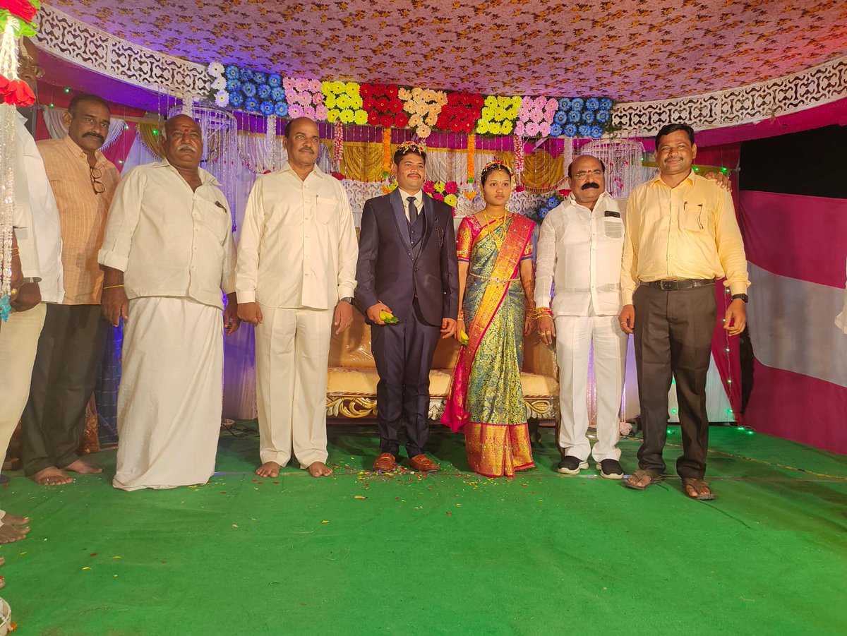 yv_anjaneyulu's tweet photo. సత్తెనపల్లి నియోజకవర్గం, పల్నాడు జిల్లా యాదవ సంఘం అధ్యక్షులు ,ప్రముఖ న్యాయవాది, సర్వేపల్లి సీతారామాంజనేయులు (సీతయ్య) గారి అన్న కుమారుని వివాహానికి హాజరైన సత్తెనపల్లి నియోజకవర్గ మాజీ శాసనసభ్యులు వైవి ఆంజనేయులు గారు.
#TeamYV https://t.co/wueOtf1GQj