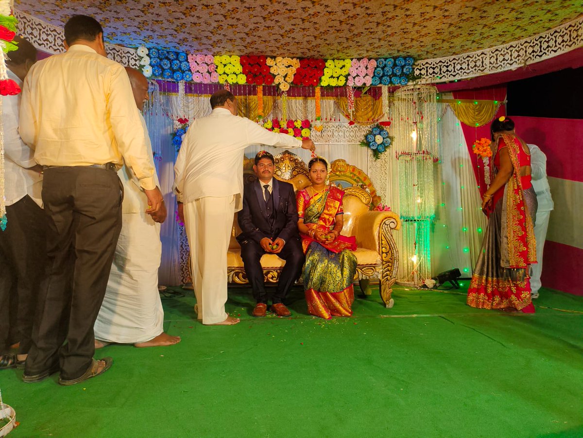 yv_anjaneyulu's tweet photo. సత్తెనపల్లి నియోజకవర్గం, పల్నాడు జిల్లా యాదవ సంఘం అధ్యక్షులు ,ప్రముఖ న్యాయవాది, సర్వేపల్లి సీతారామాంజనేయులు (సీతయ్య) గారి అన్న కుమారుని వివాహానికి హాజరైన సత్తెనపల్లి నియోజకవర్గ మాజీ శాసనసభ్యులు వైవి ఆంజనేయులు గారు.
#TeamYV https://t.co/wueOtf1GQj