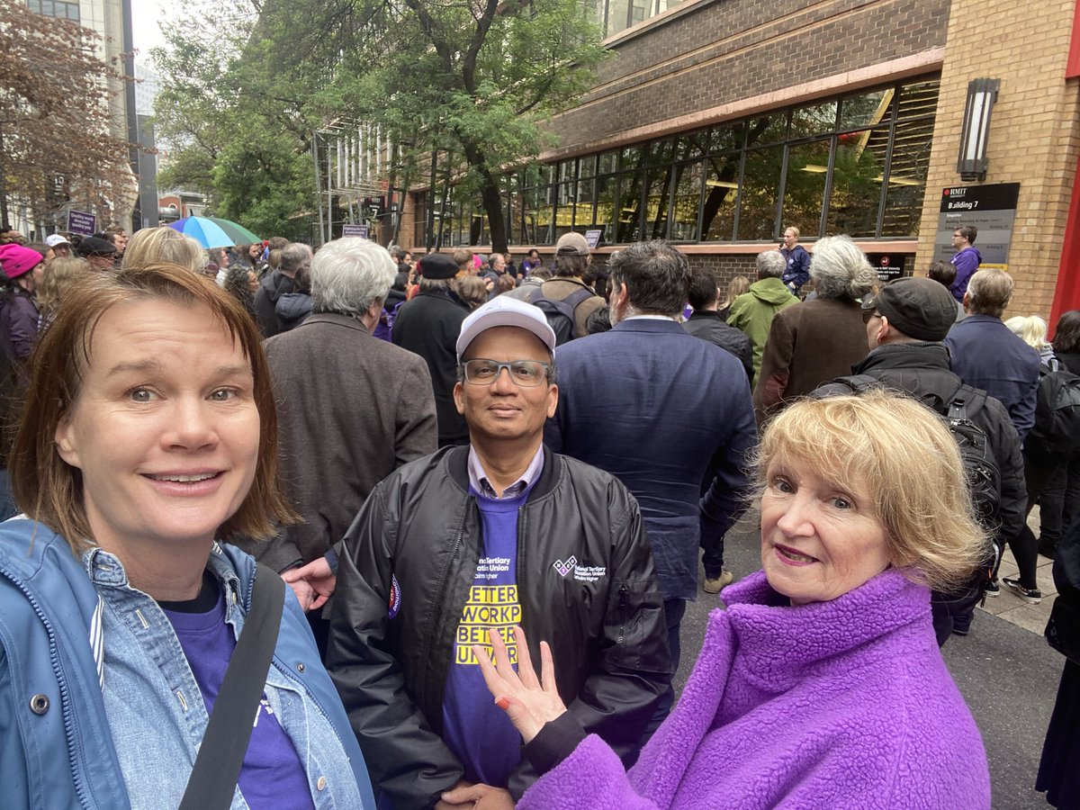 AlisonBarnes25's tweet photo. Rally passed motion for further industrial action if @RMIT doesnβt get back to the table. Staff have waited years! One agreement for all RMIT staff -new deal now!
#rmitstrike #rmitstopswork https://t.co/qqbku0skHw