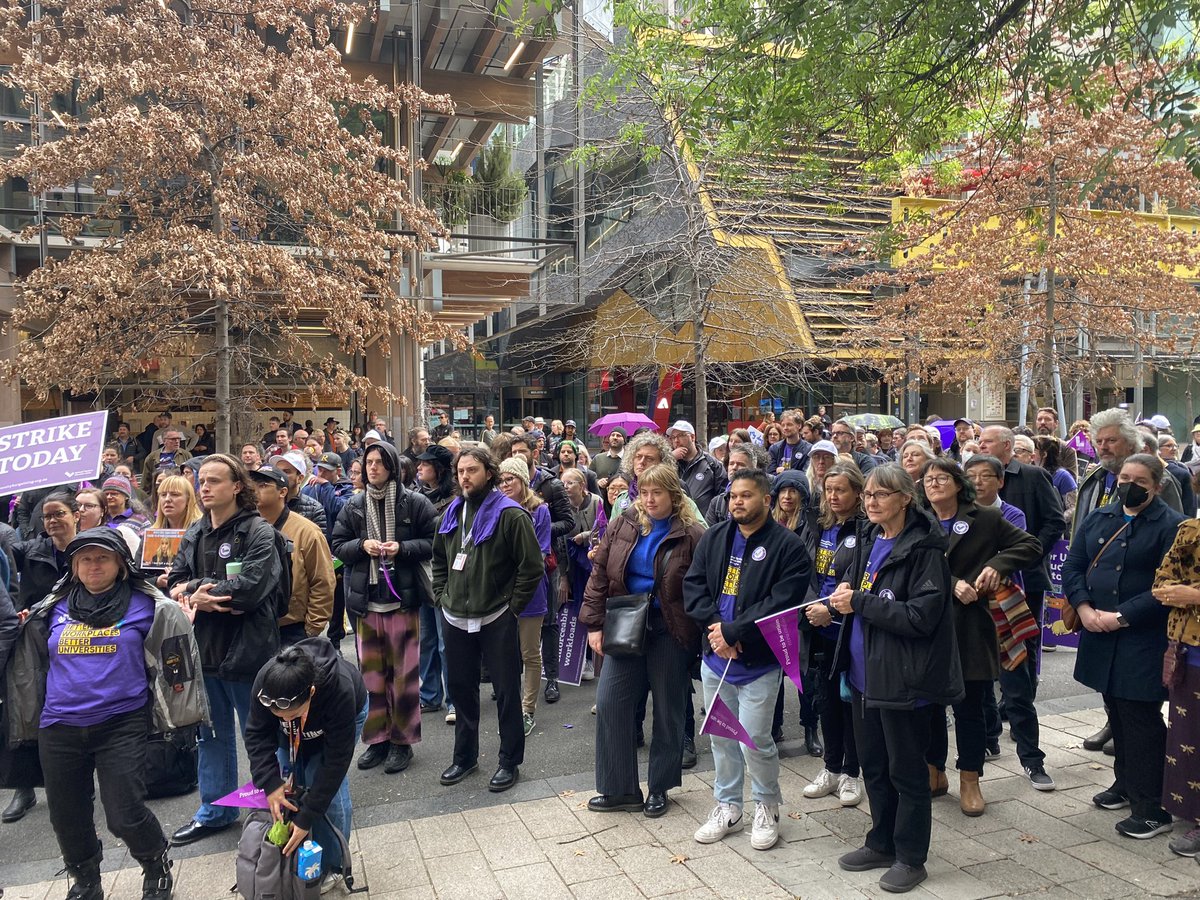 AlisonBarnes25's tweet photo. Rally passed motion for further industrial action if @RMIT doesnβt get back to the table. Staff have waited years! One agreement for all RMIT staff -new deal now!
#rmitstrike #rmitstopswork https://t.co/qqbku0skHw