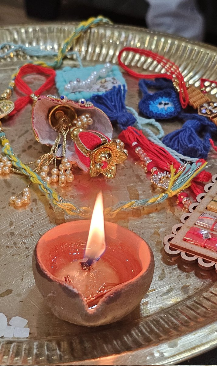 #RakshaBandhan #Rakhi 

राखी बांधत जसोदा मैया
विविध सिंगार किये पटभूषण, पुनि पुनि लेत बलैया॥
हाथन लीये थार मुदित मन, कुमकुम अक्षत मांझ धरैया।
तिलक करत आरती उतारत अति हरख हरख मन भैया॥