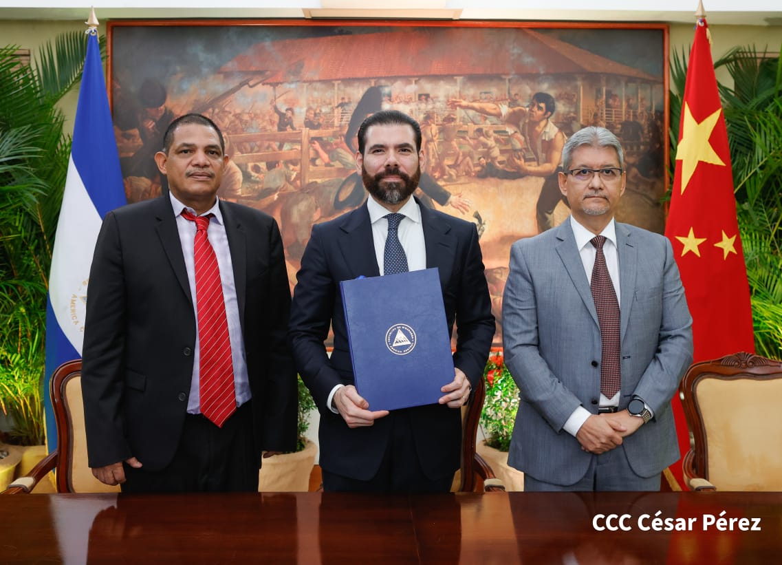 ‼️ HISTÓRICO ‼️

#Nicaragua y la República Popular #China firman Tratado de Libre Comercio.

En una ceremonia virtual, ambas naciones hermanas hacen historia con la firma del TLC que permitirá un mejor y mayor intercambio comercial y económico entre ambos países.🇳🇮🤝🇨🇳 #PLOMO19