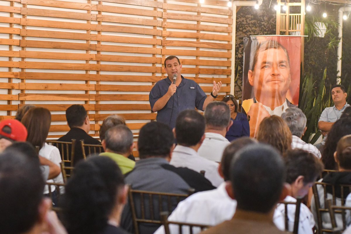 RC_5Manabi's tweet photo. Gracias a nuestra militancia del cantón Manta, siempre revolucionaria, grata y leal a la @RC5Oficial 

Recuperaremos la patria desde cada territorio manabita. 🖐🇪🇨

@MashiRafael 
@LuisaGonzalezEc 
@Leoorlandoa https://t.co/9C2YCMSdNg