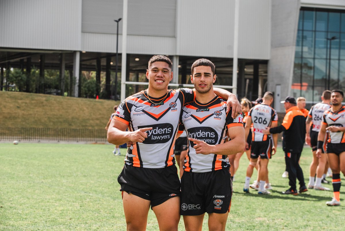 WestsTigers's tweet photo. Last Captains Run for the year 👊🏼 #ShowYourStripes https://t.co/tWRzmiRfpm