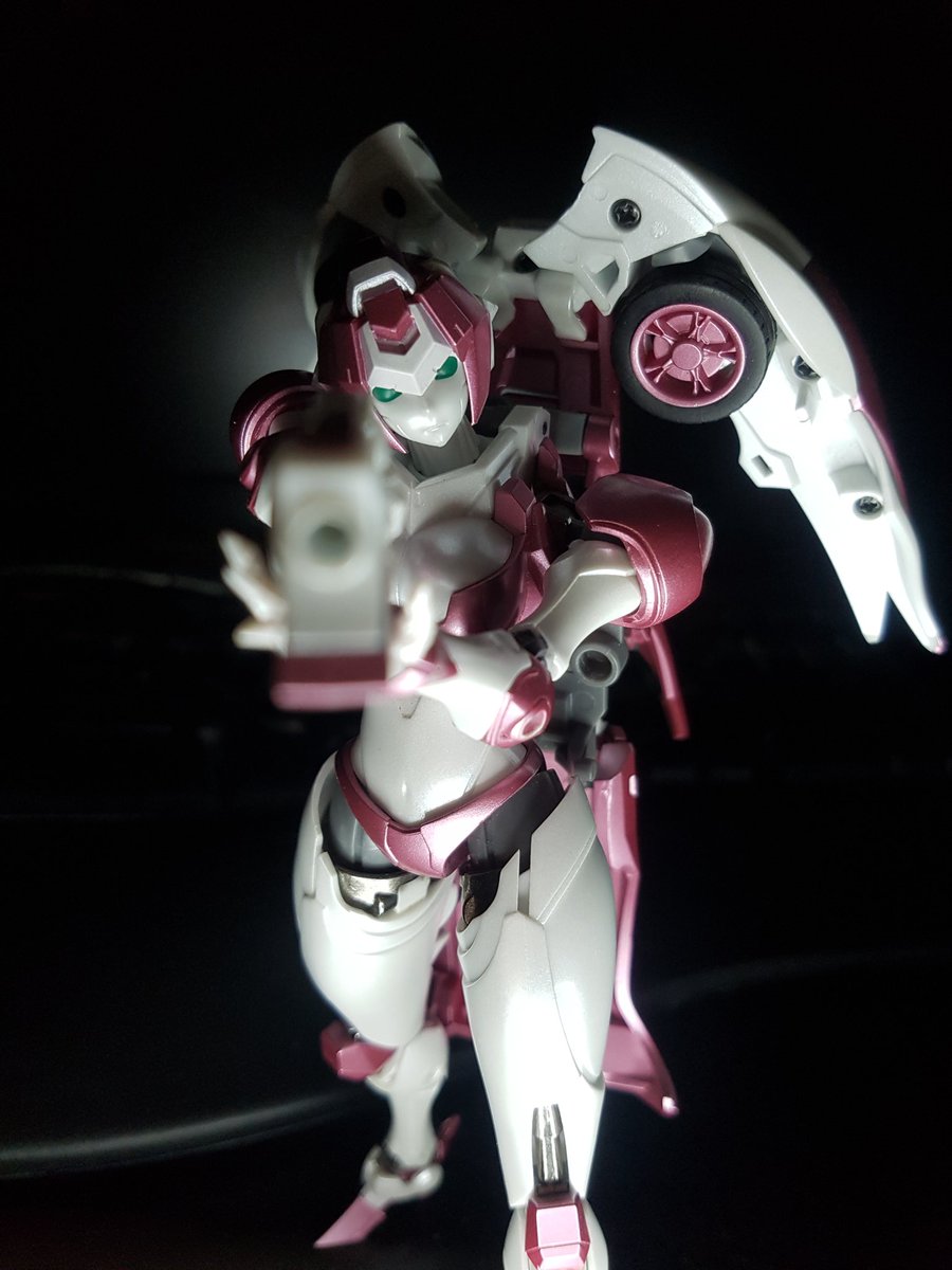 TheLocalBard's tweet photo. Some pics of Nicee, using my ring light.
#BigFirebirdToy #EX01Nicee #Nicee #Arcee #ToyPhotography @Phoenix_BFB https://t.co/9Lors8Vhja