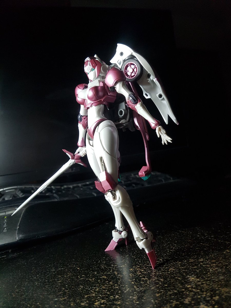 TheLocalBard's tweet photo. The sword is my favorite accessory that she comes with.
#BigFirebirdToy #EX01Nicee #Nicee #Arcee #ToyPhotography @Phoenix_BFB https://t.co/NB0c20dAH2