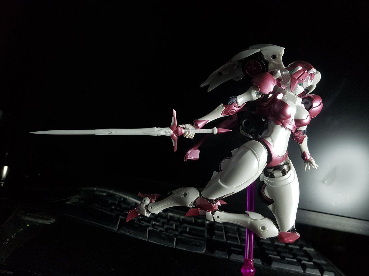 TheLocalBard's tweet photo. The sword is my favorite accessory that she comes with.
#BigFirebirdToy #EX01Nicee #Nicee #Arcee #ToyPhotography @Phoenix_BFB https://t.co/NB0c20dAH2