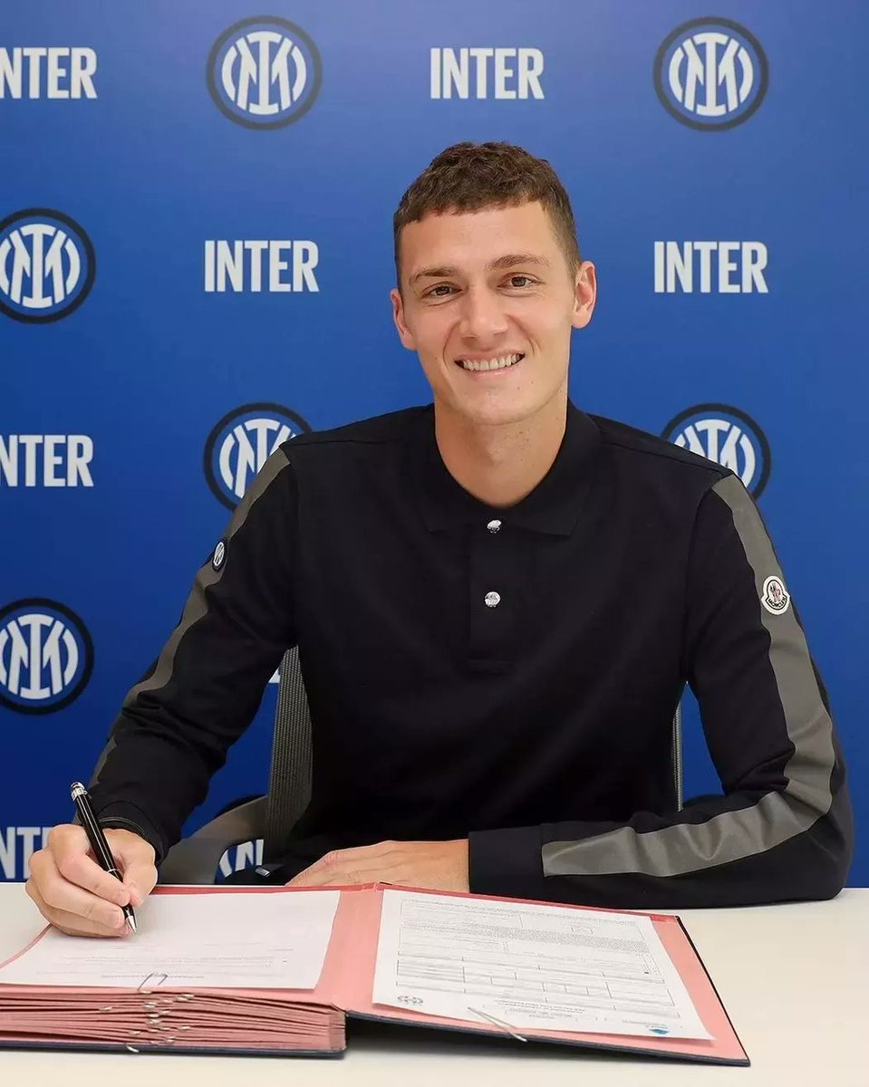 ICI_Medan's tweet photo. Official!
Pavard bergabung dengan Inter. Pemain asal Prancis itu dikontrak sampai tahun 2028 dengan gaji sekitar €5 juta/tahun.
Benvenuto Benjamin Pavard 👏
#Inter #Nerazzurri #IMInter #IMMilano #IMNerazzurri #ForzaInter #ICI #InterClubIndonesia #ICIMedan #InteristiMedan https://t.co/RZFgO7qiDv