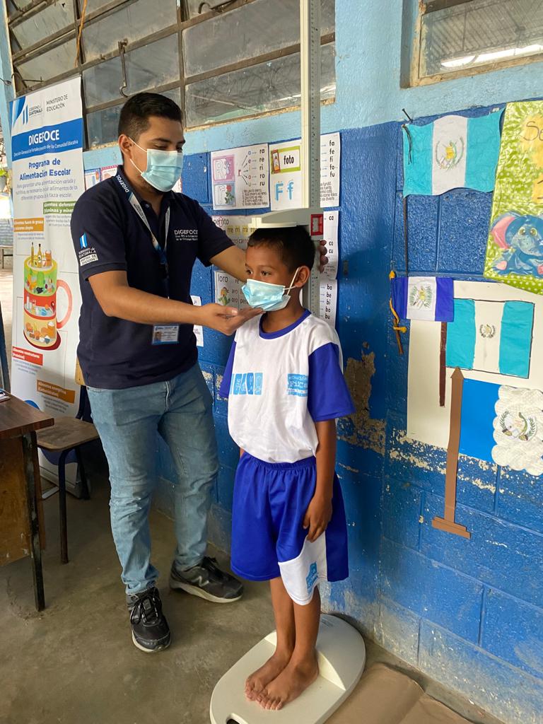 MineducGT's tweet photo. En el marco de Ley de #AlimentaciónEscolar, el #Mineduc, por medio de #DIGEFOCE y la #DIDEDUC de Jutiapa, realizó la medición de peso y talla de estudiantes de preprimaria, primaria y Básico en los municipios de Quesada, Jalpatagua y Jutiapa #Mineduc #CumpliéndoleAGuate https://t.co/rbePrJ1dyw