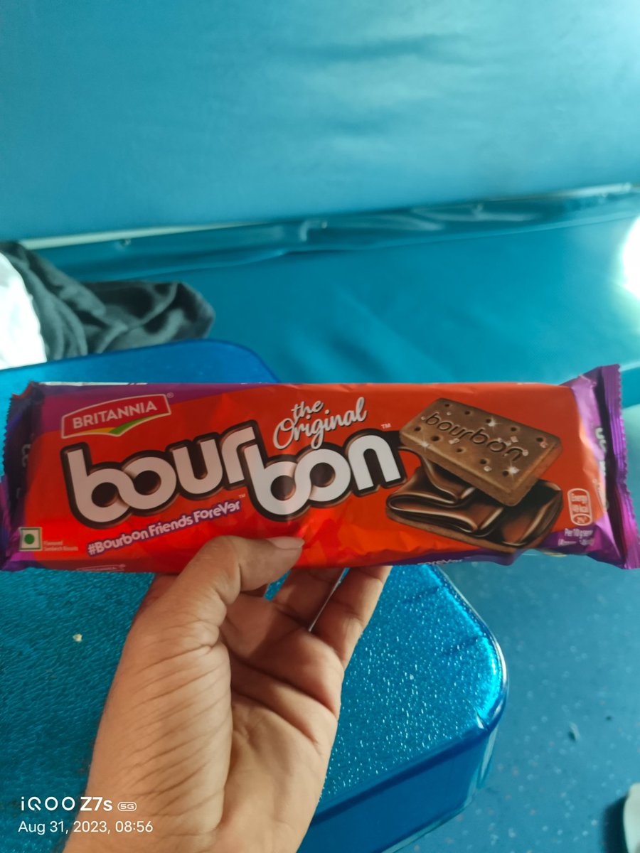 khola_nikhil's tweet photo. @IRCTCofficial During my journey in Indian railway I have to pay more than mrp on packet the vendor say if you want to take tan take otherwise let go. Biggest thing it all happen on gwalior station stal
One side no bill no pay.And they are taking profit from consumer compulsion. https://t.co/WnzxNZAuxj