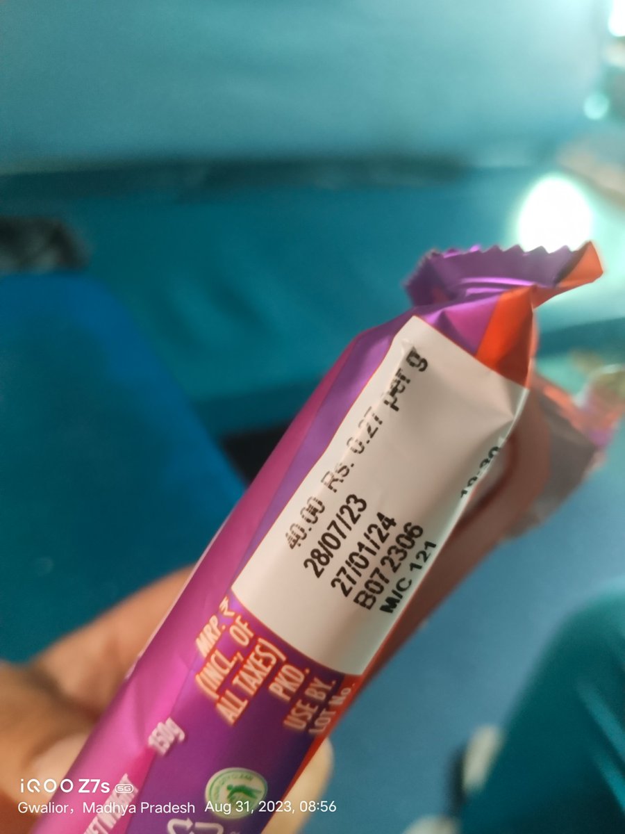 khola_nikhil's tweet photo. @IRCTCofficial During my journey in Indian railway I have to pay more than mrp on packet the vendor say if you want to take tan take otherwise let go. Biggest thing it all happen on gwalior station stal
One side no bill no pay.And they are taking profit from consumer compulsion. https://t.co/WnzxNZAuxj