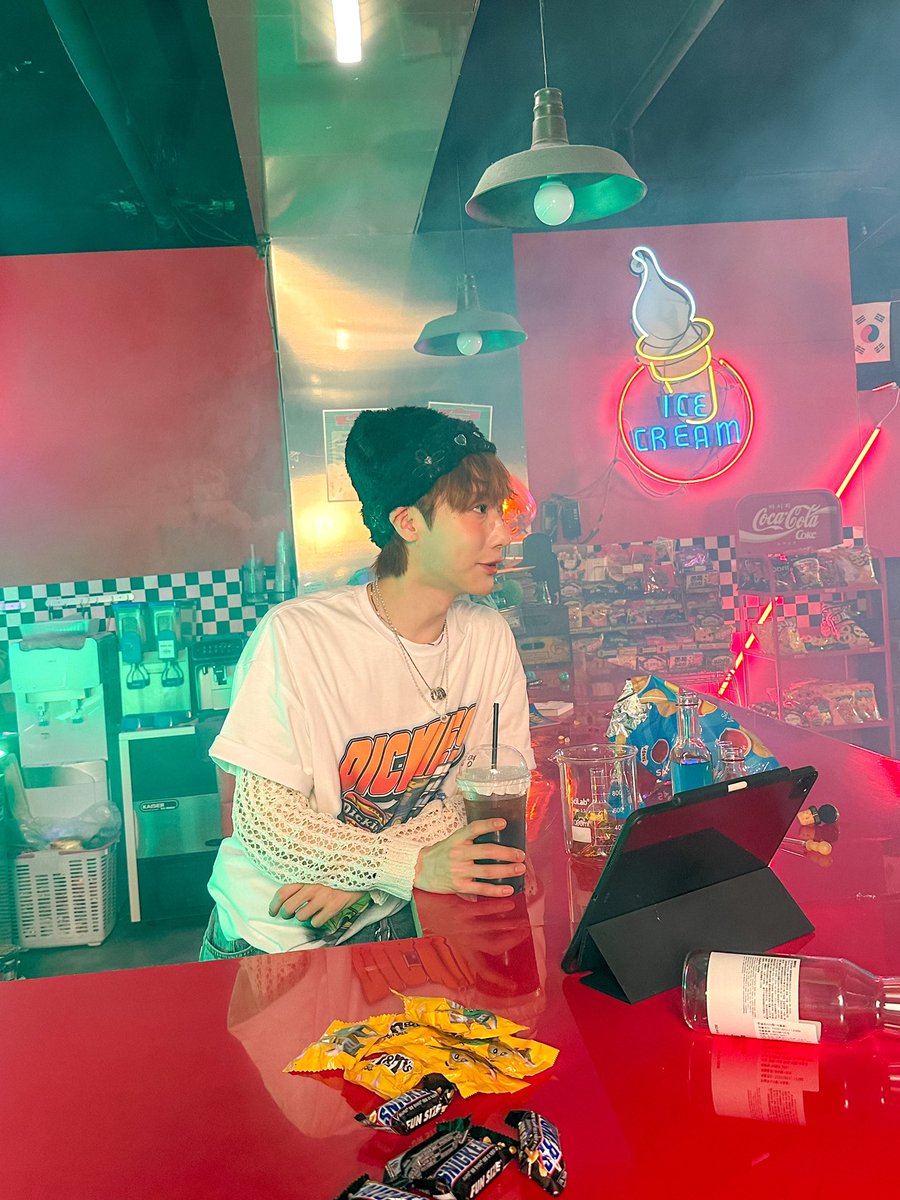official_ONEWE's tweet photo. [#동명]
Salty boy🧡2 https://t.co/MfhcqAnxl5