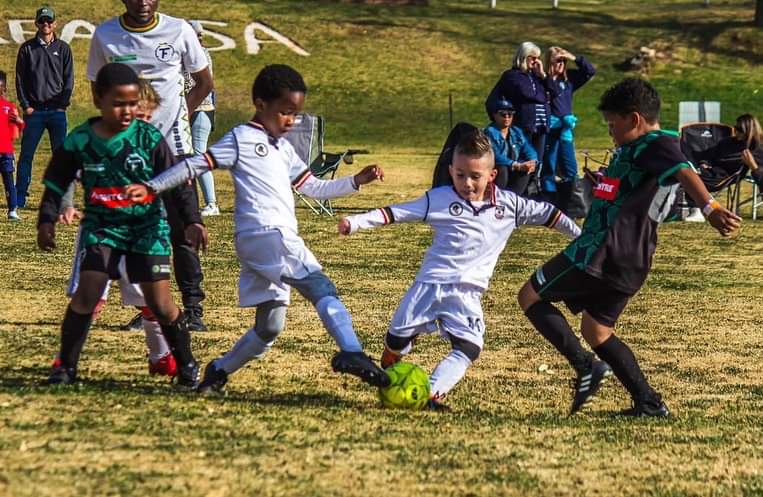 thefootyworldy's tweet photo. Our young guns proving their strength again this weekend.
So happy to be having a weekly run out and getting some competitive games in at an early age ๐ขโซ๏ธ#football #team #players #development #growth #playerdevelopment #growth #play #winners #champions #TransitionFC https://t.co/fth2s60AWU