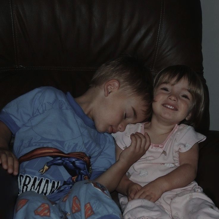 ᅟᅟ

                feliz cumpleaños al mejor 
                de los hermanos, mi ejemplo, 
                te quiero y te echo mucho 
                de menos 🤍
              
ᅟᅟ