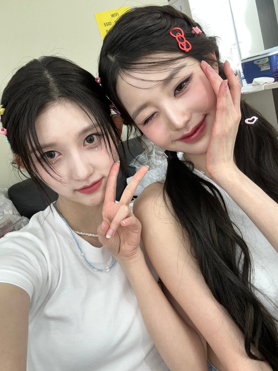 IVE_twt's tweet photo. 원영이 생일🐰 사랑해💖💖

#IVE #아이브 #GAEUL #가을
#HappyJANGWONYOUNGday
#해피_버스데이_녕 🐰 https://t.co/fiPgpIpb2o