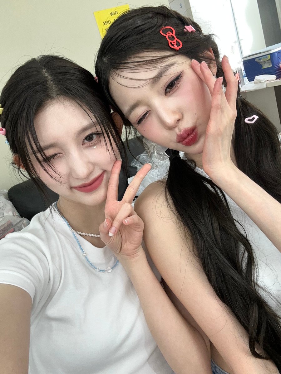 IVE_twt's tweet photo. 원영이 생일🐰 사랑해💖💖

#IVE #아이브 #GAEUL #가을
#HappyJANGWONYOUNGday
#해피_버스데이_녕 🐰 https://t.co/fiPgpIpb2o