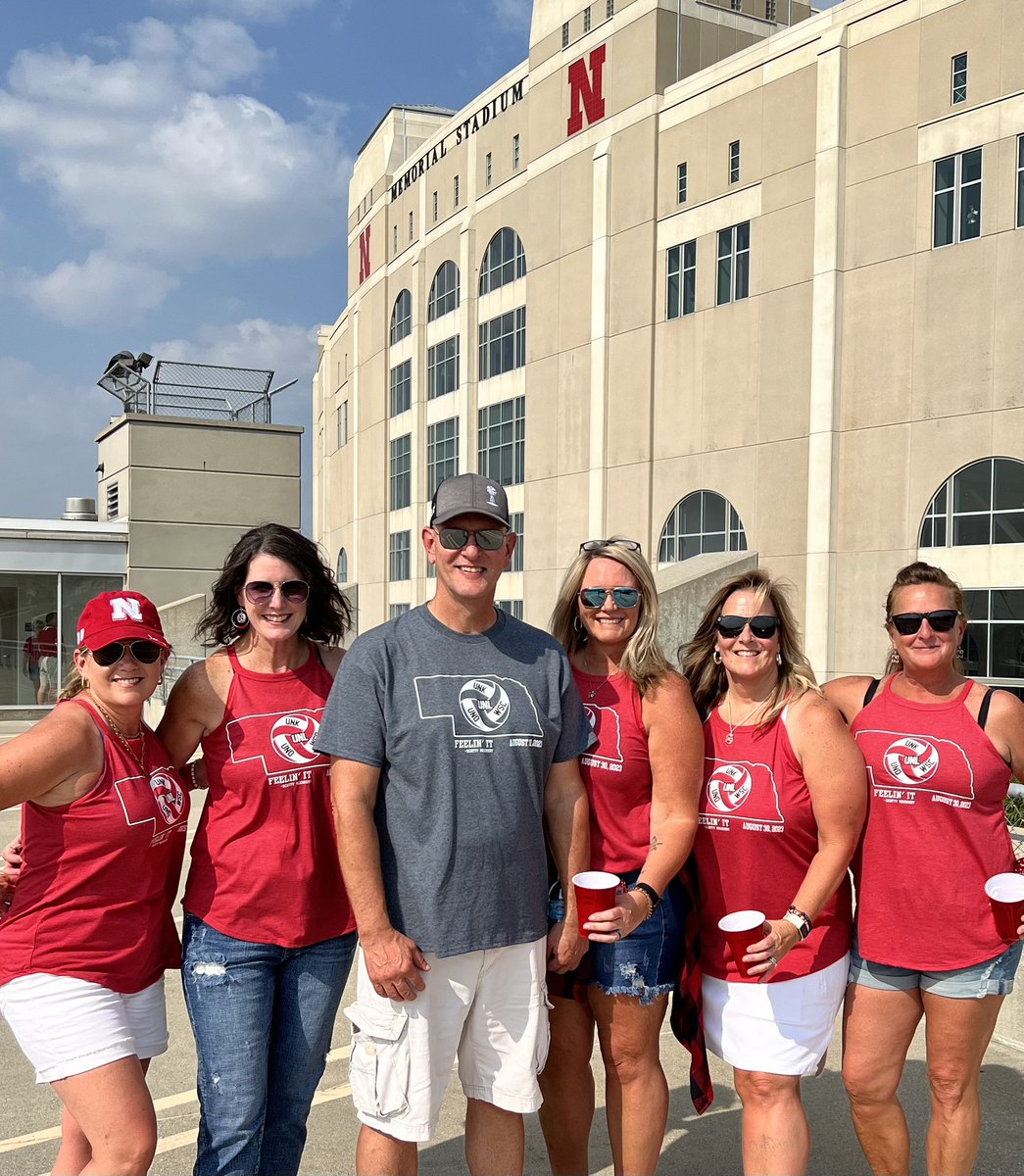 MarshaMarshaMW's tweet photo. We are #feelinit for #VolleyballDayInNebraska! @ScottyMcCreery  #Huskers https://t.co/6vNJHm8AjL